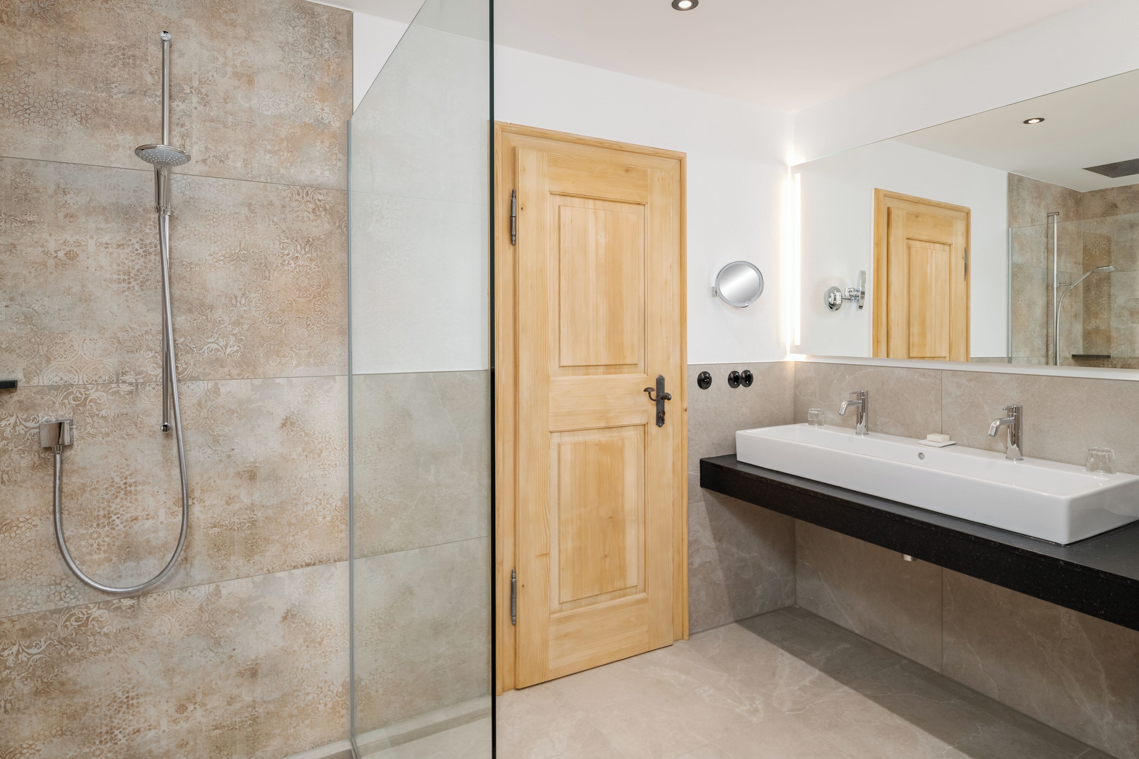 superior double room, 1 queen bed, mountain view | bathroom | free toiletries, hair dryer, bathrobes, slippers