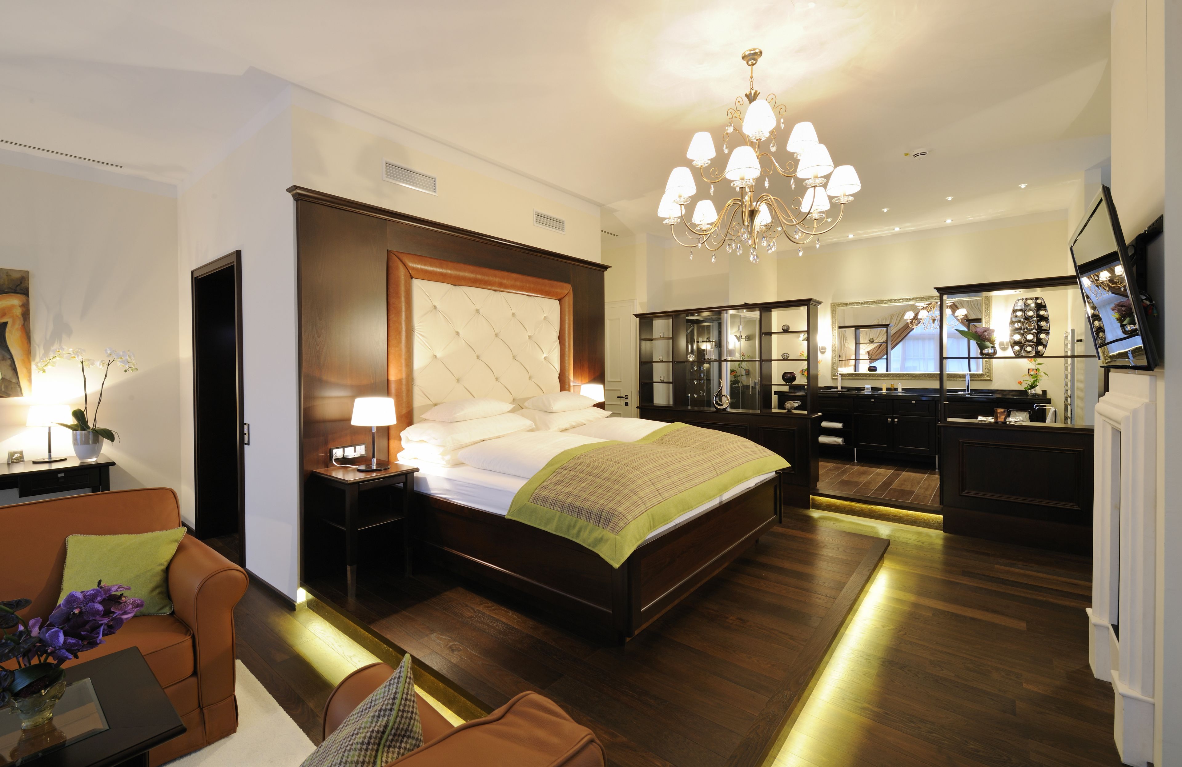 luxury loft, 1 bedroom | hypo-allergenic bedding, minibar, in-room safe, individually decorated