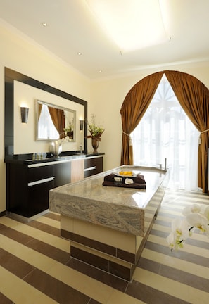 Salle de soins pour les couples, sauna, spa, bain de vapeur