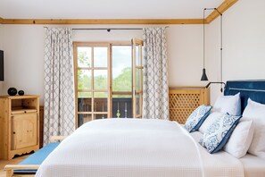 Dobbeltrom – comfort, 1 queensize-seng, balkong | Allergitestet sengetøy, minibar, safe på rommet og individuelt dekorert