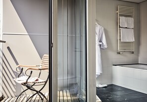 Premium bedding, down comforters, minibar, in-room safe