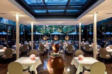 2 restaurants, lunch, dinner served; Regional cuisine 