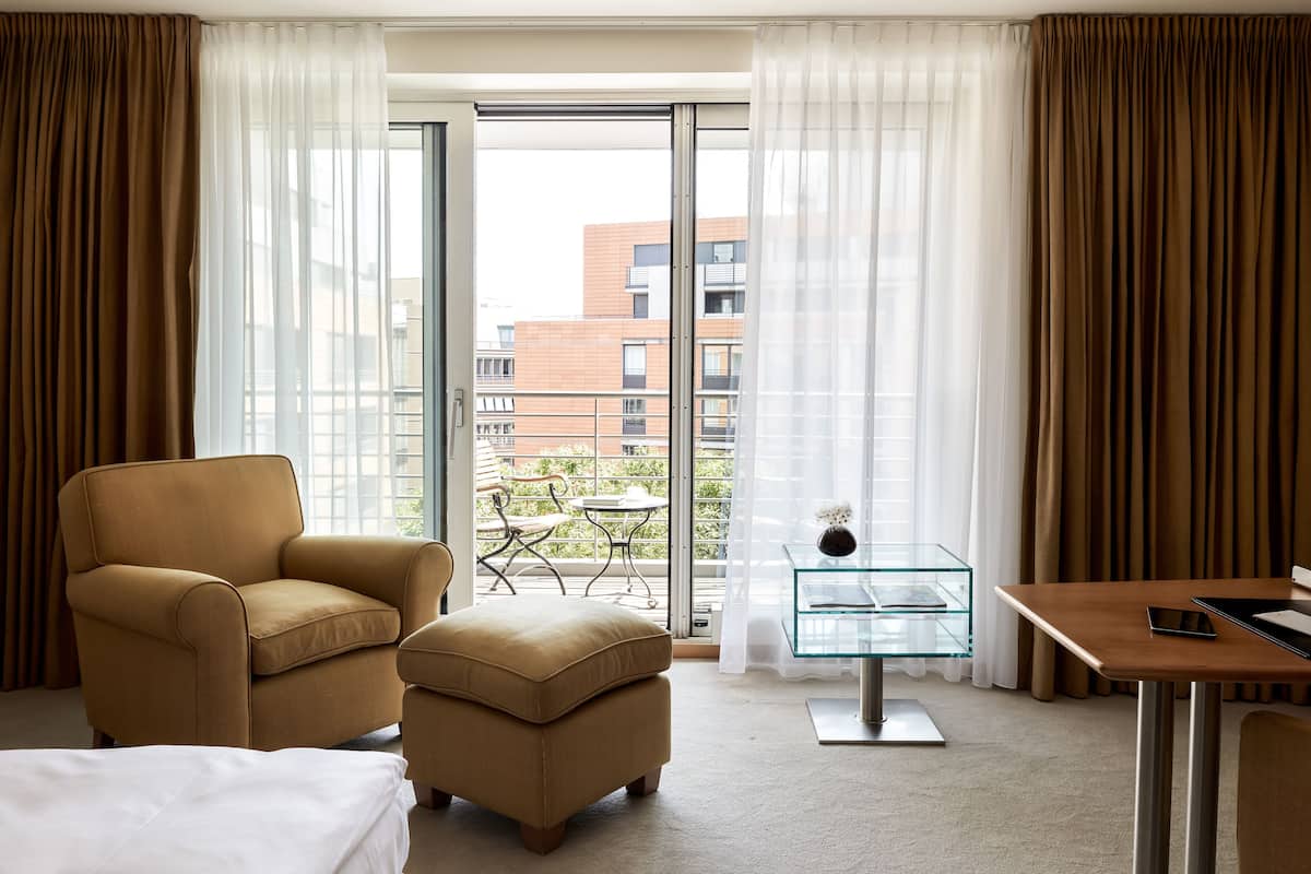 studio (garden) | view from room