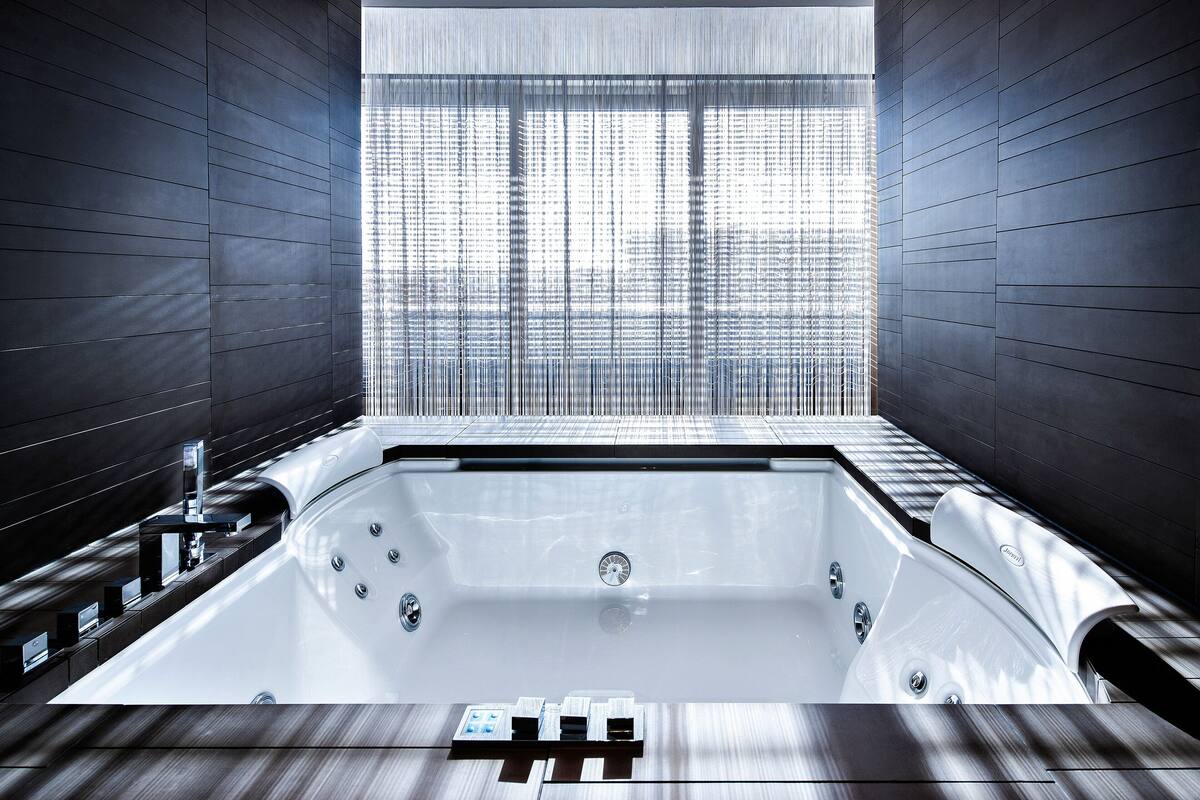 jetted bathtub