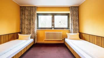 Twin | Két bảo mật tại phòng, trang bị nội thất với thiết kế riêng biệt, bàn