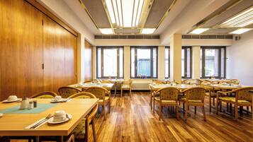 TĂ€gliches inbegriffenes FrĂŒhstĂŒcksbuffet