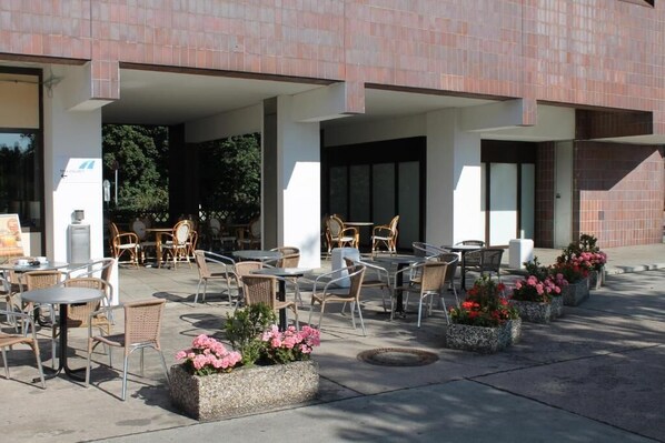 Outdoor dining - Motel & Rasthof Grunewald (Berlin)