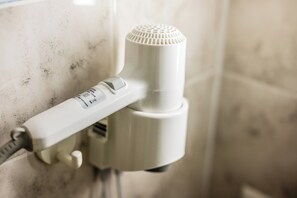 In-room safe, individually furnished, desk, blackout drapes - Raststättenhotel Grunewald (Berlin)