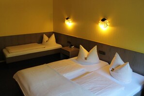 Triple Room | 1 bedroom, in-room safe, individually furnished, desk