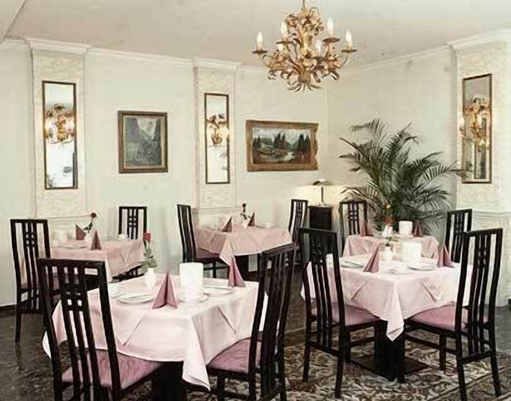 Tägliches Frühstücksbuffet gegen Gebühr