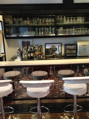 Bar (in der Unterkunft)