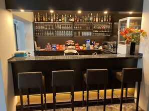 Bar (on property) - Montree Hotel (Munich)