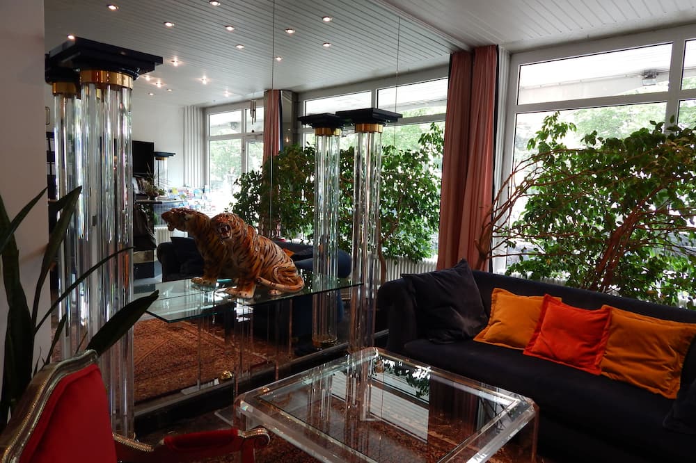 Montree Hotel