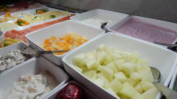 Petit déjeuner buffet servi tous les jours en supplément