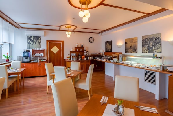 Daily buffet breakfast (EUR 17 per person)