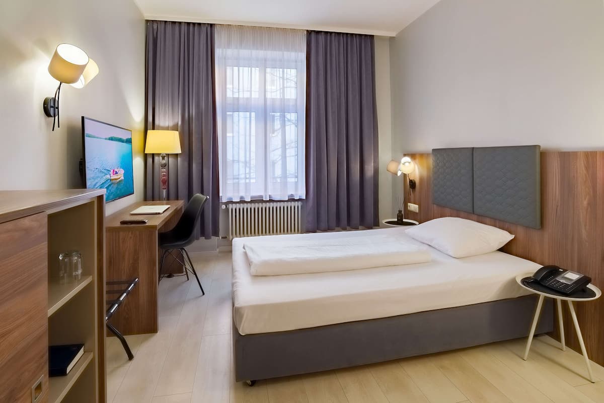 标准房, 1 张单人床 (Standard Single Room, 1 Single bed) | 迷你吧、客房内保险箱、办公桌、笔记本电脑工作区