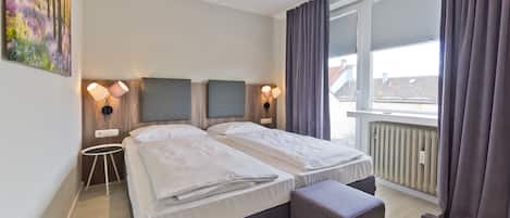 Family Room | Minibar, in-room safe, desk, laptop workspace