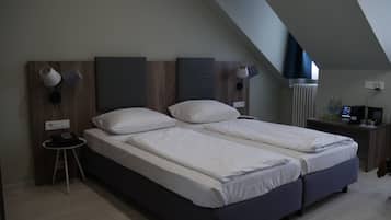 Chambre Familiale | Minibar, coffres-forts dans les chambres, bureau