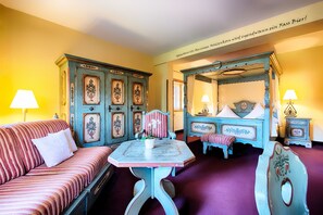 Espacio para trabajar con laptop, wifi gratis y ropa de cama 