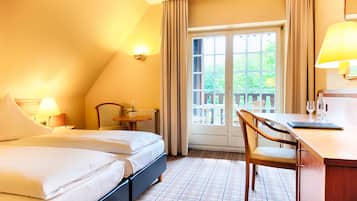 Laptop workspace, free WiFi, bed sheets