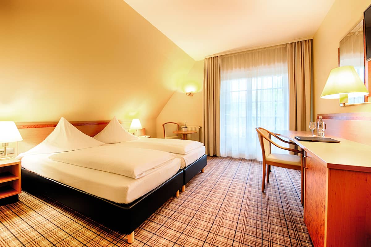 Superior Double Room | Laptop workspace, free WiFi, bed sheets