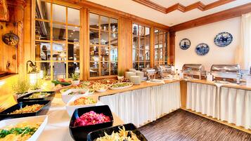 Frühstück, Mittagessen, Abendessen, internationale Küche