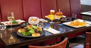 Frühstück und Abendessen