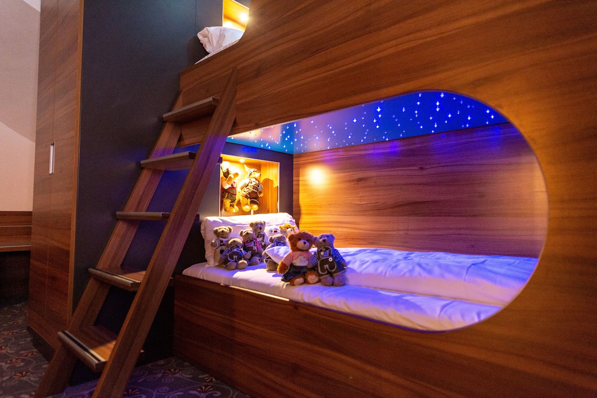 Family Apartment | Premium bedding, down comforters, minibar, in-room safe