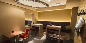 每日供应自助式早餐（每人 EUR 24.50）