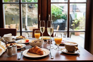 Frokostbuffé hver dag (EUR 24.50 per person)
