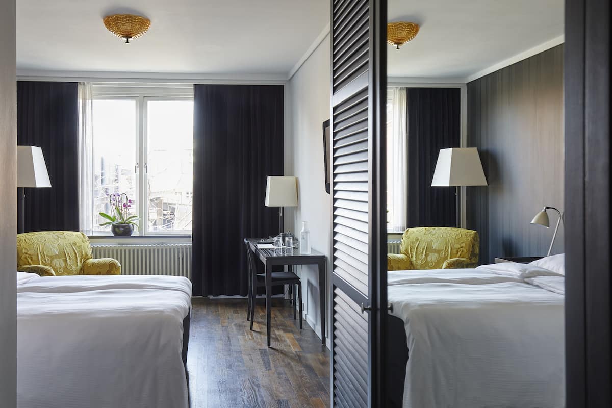 Standard Room, 1 Queen Bed | Premium bedding, in-room safe, individually furnished