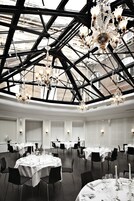 供应早餐和晚餐