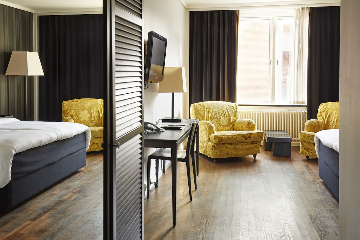 standard room, 1 queen bed | premium bedding, in-room safe, individually furnished