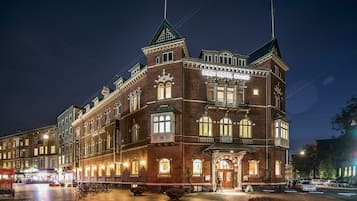 Façade de l’hébergement - soirée/nuit