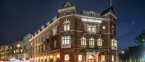 Façade de l’hébergement - soirée/nuit