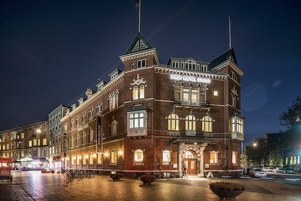 Façade de l’hébergement - soirée/nuit