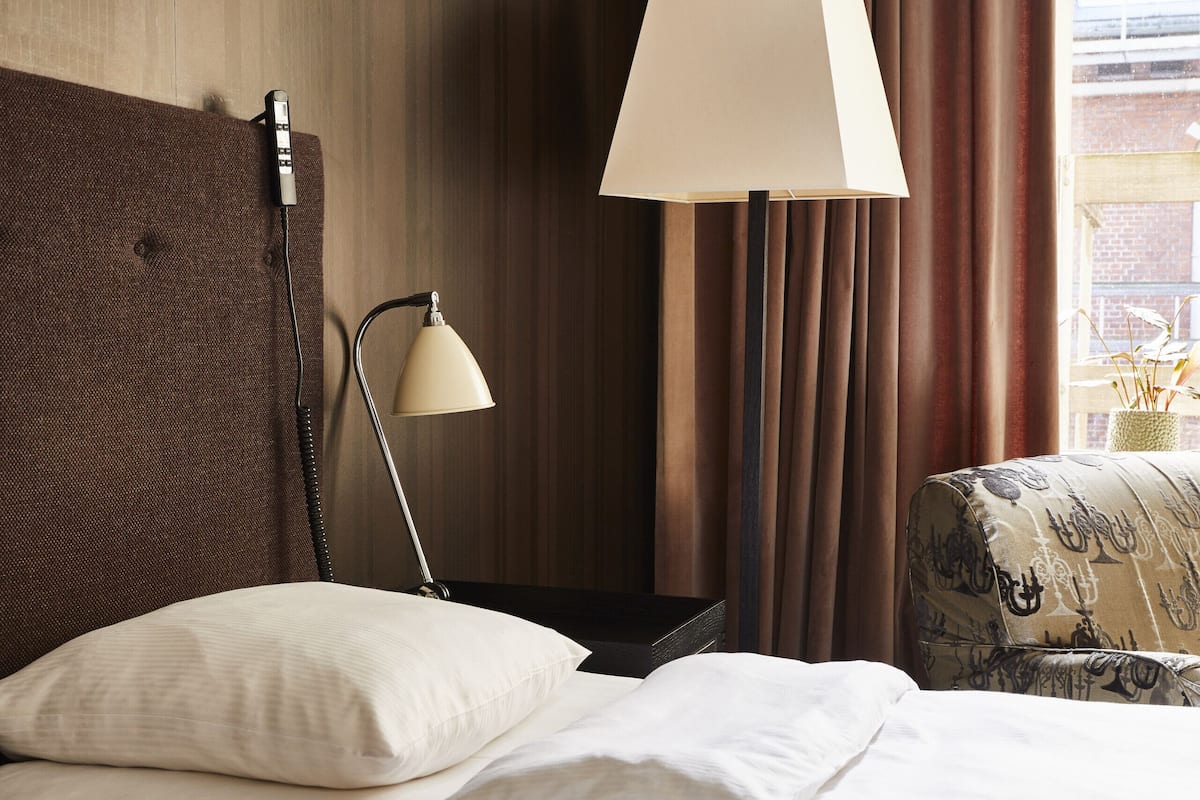 First Smartbed | Premium bedding, in-room safe, individually furnished