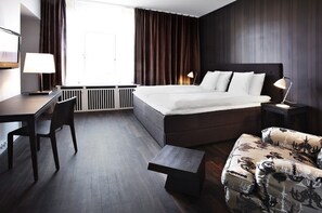 أغطية فراش متميزة وخزنة داخل الغرفة وطراز فريد لكل وحدة ومكواة/لوح كي