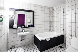 Executive-dobbeltværelse - 1 kingsize-seng | Badeværelse | Gratis toiletartikler, hårtørrer, håndklæder, Sæbe