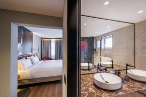 Junior Suite, 1 Double Bed with Sofa bed | Hypo-allergenic bedding, desk, blackout drapes, soundproofing
