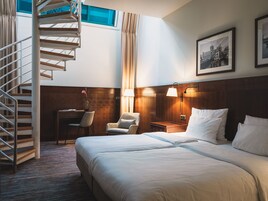 Family Room, 1 Bedroom | Hypo-allergenic bedding, in-room safe, desk, blackout drapes