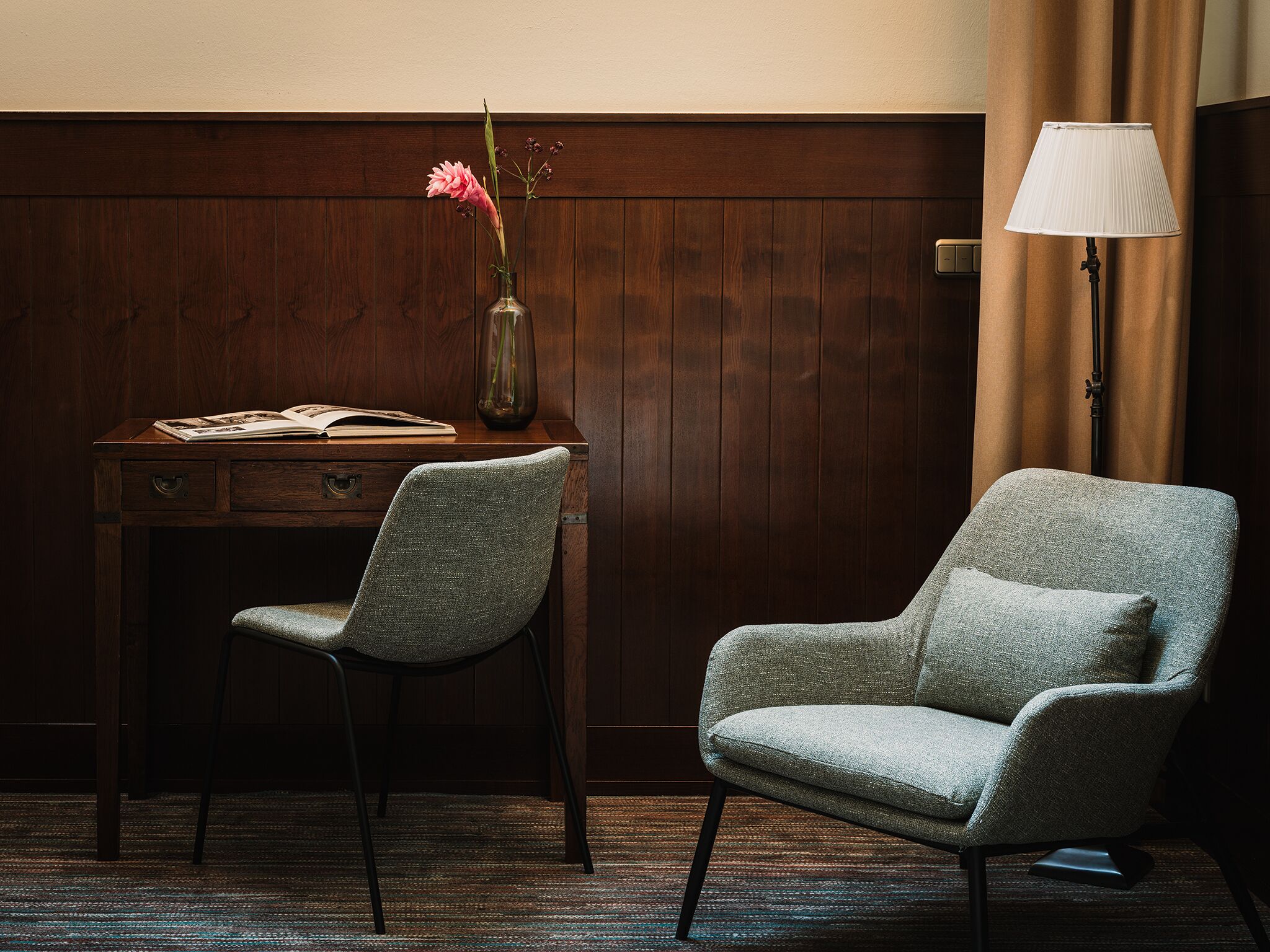 family room, 1 bedroom | 1 bedroom, hypo-allergenic bedding, in-room safe, desk