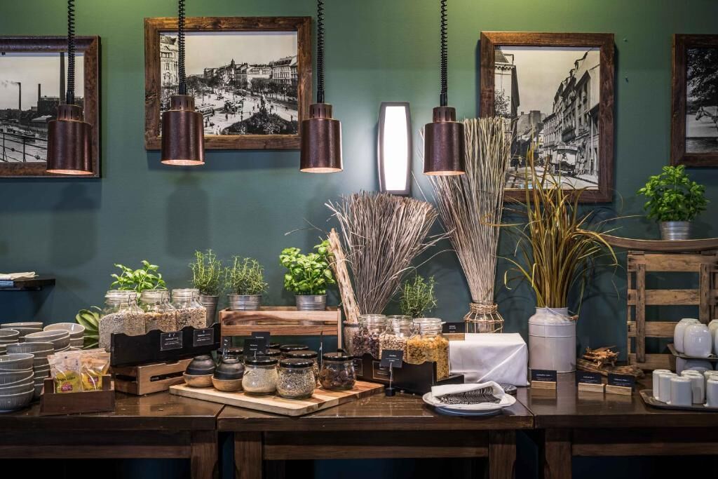 daily buffet breakfast (eur 25 per person)