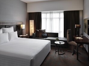 Deluxe-Zimmer, 1 King-Bett, Zutritt zur Club Lounge, Stadtblick (Executive) | Bettwäsche aus ägyptischer Baumwolle, hochwertige Bettwaren