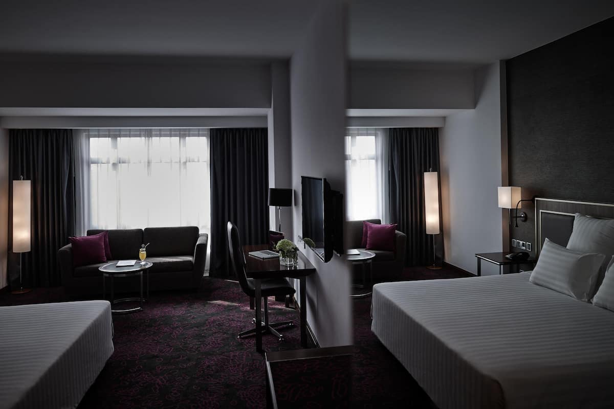 Deluxe Room, 1 King Bed, Club lounge access, City View (Executive)