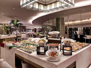 Morgenmadsbuffet hver dag (23 USD pr. person)