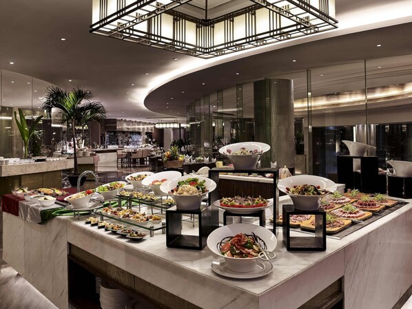 Breakfast, lunch and dinner served - Pullman Hanoi Hotel (Hanoi)