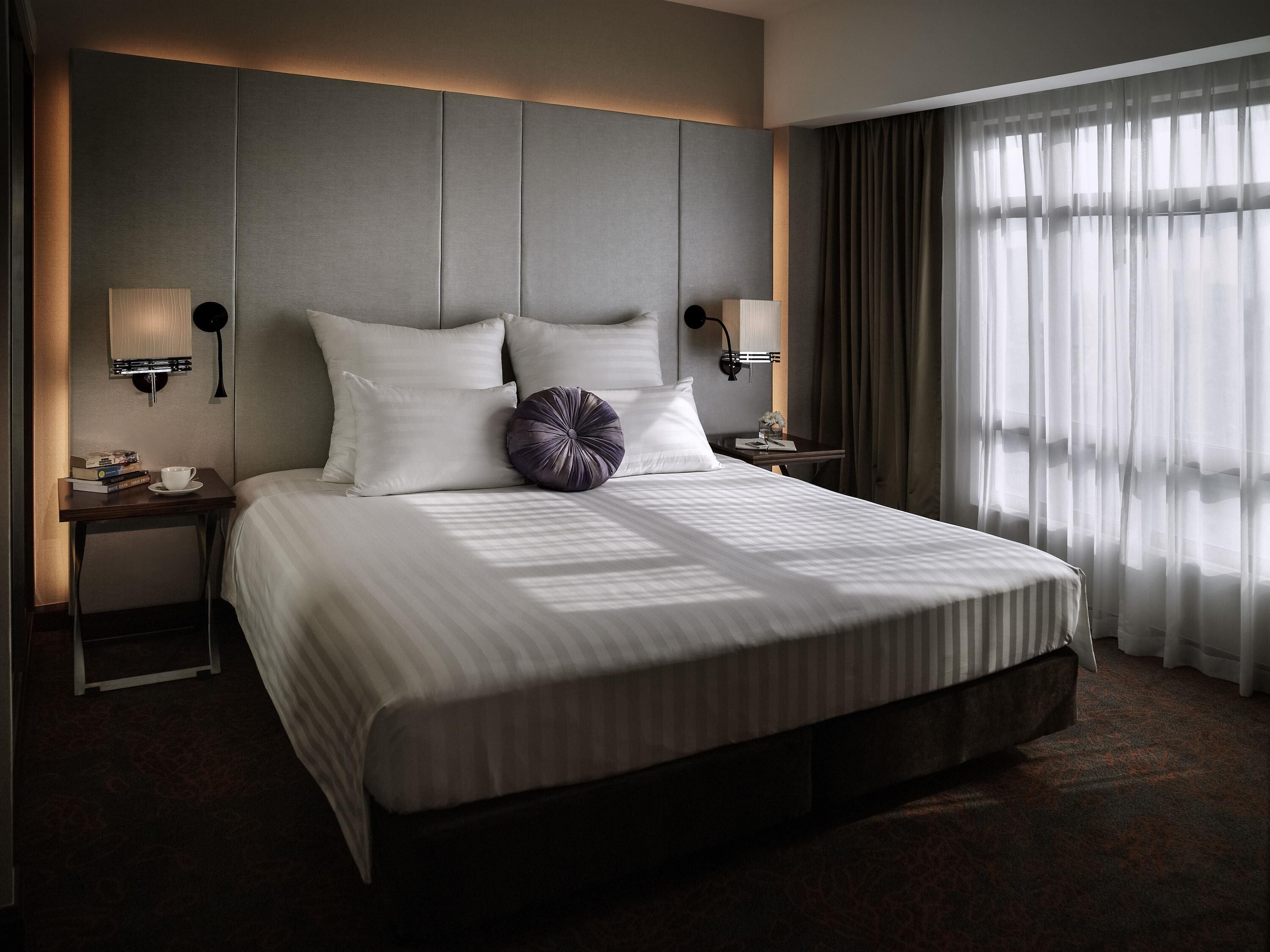 Executive Suite, 1 King Bed, Club Lounge Access | Egyptian cotton sheets, premium bedding, down comforters