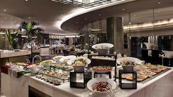 Breakfast, lunch, dinner served; international cuisine