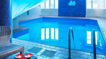 Una piscina techada